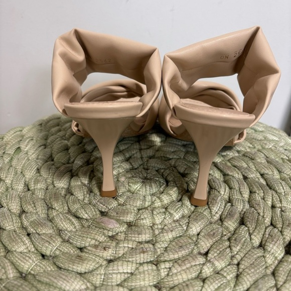 Alohas Twist Strap Mules In Ivory Vegan Leather Square Toe Heel Sandal NWOB - Picture 8 of 11